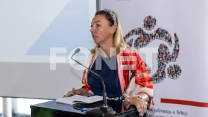 Broj poslanica iznad proseka